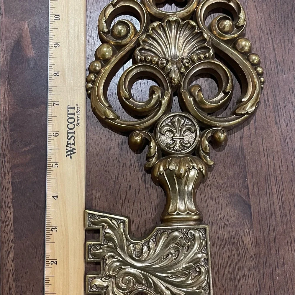 Syroco Antique Gold Wall Key Decor